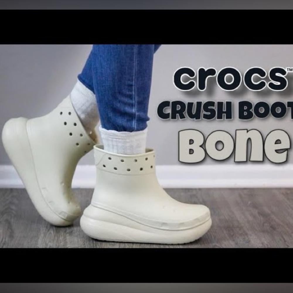 How lovely! Crocs crush platform rain boots in bone size 7